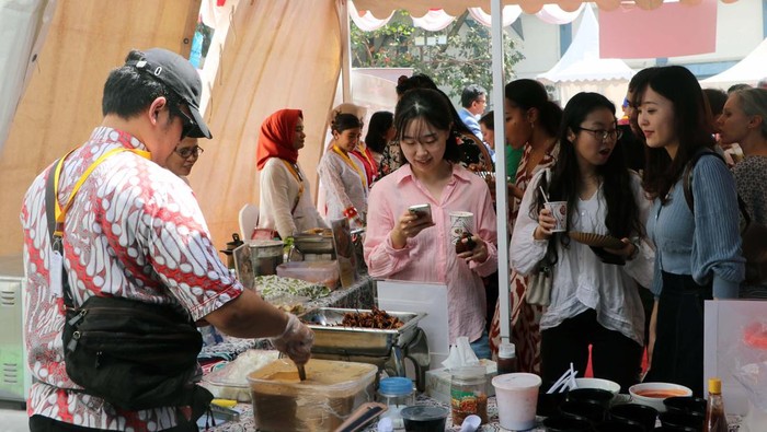 KJRI Mumbai berpartisipasi dalam South East Asia Festival 2024 di Mumbai, India. Indonesia turut menampilkan dua tarian Bali sebagai promosi pariwisata.