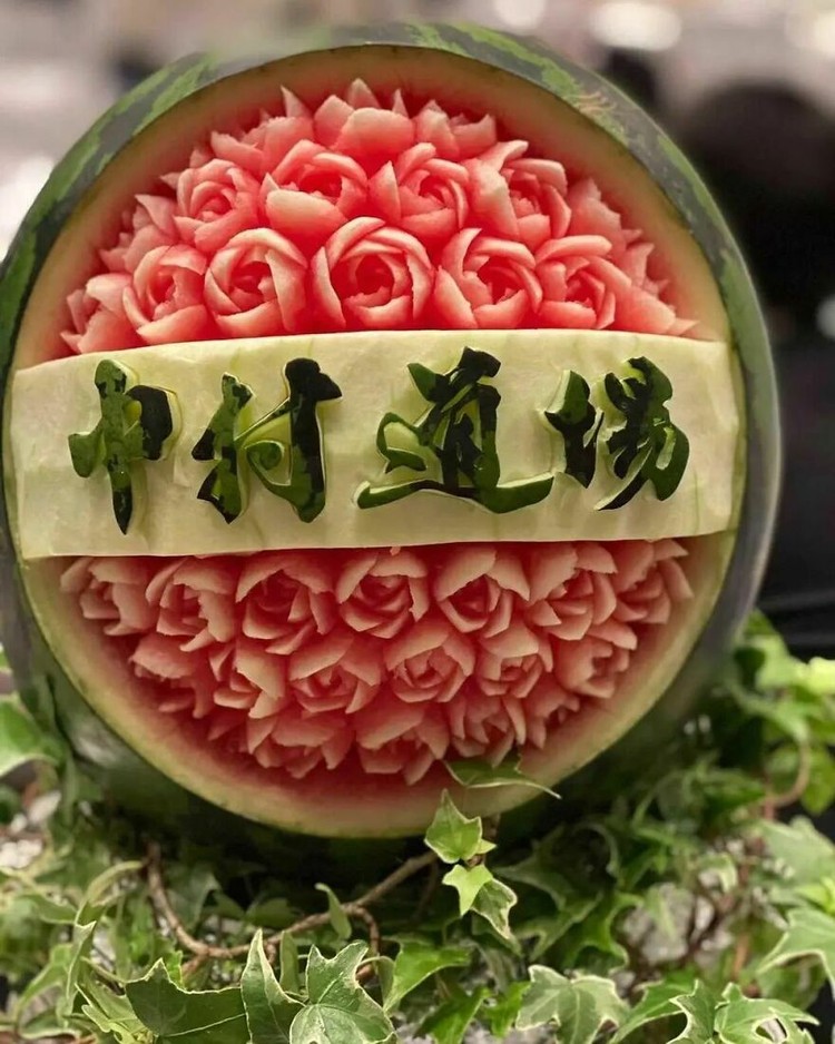 Ukiran dari sayur dan buah