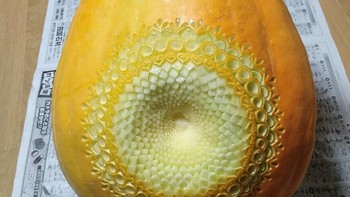 Keren ukiran di bagian luar labu. Foto: Gaku via Boredpanda