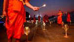 Potret Umat Buddha di Thailand Rayakan Hari Makha Bucha