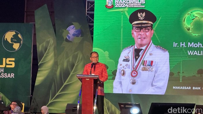 Wali Kota Makassar Danny Pomanto saat sambutan di Rakorsus yang membahas Low Carbon City.