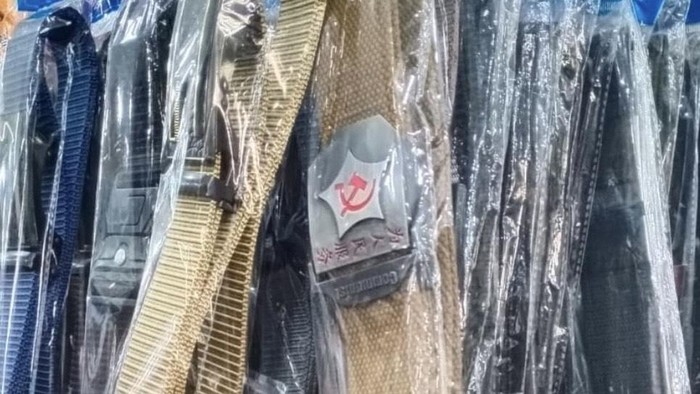 Warga Kecamatan Muntok digegerkan dengan foto ikat pinggang berlogo palu-arit yang dijual di sebuah toko pakaian di Kabupaten Bangka Barat