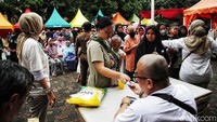Beras SPHP dan beras premium masing-masing memiliki berat 5 kilogram.