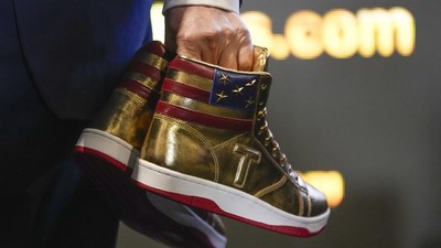 Wujud Sneakers Donald Trump yang Harganya Fantastis
