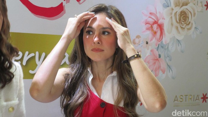Stres Mikirin Jerawat di Wajah? Sama, Wulan Guritno Juga Pernah