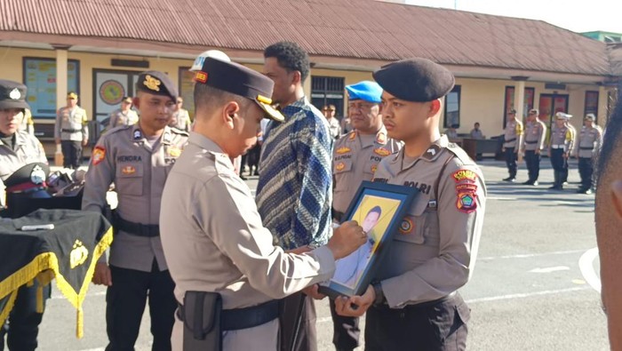 2 anggota Polres Sorong dipecat tidak hormat.
