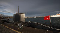 Aliansi NATO yang terdiri Turki, Kanada, Perancis, Jerman, Yunani, Italia, Spanyol, Inggris dan Amerika Serikat berpartisipasi dalam latihan kapal selam terbesar dan paling kompleks di Mediterania, lepas pantai Sisilia selama dua minggu. 