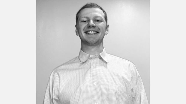 Aaron Bushnell seorang anggota aktif Angkatan Udara AS tewas setelah membakar dirinya di luar kedutaan Israel di Washington. (X @GrassfedSarah)
