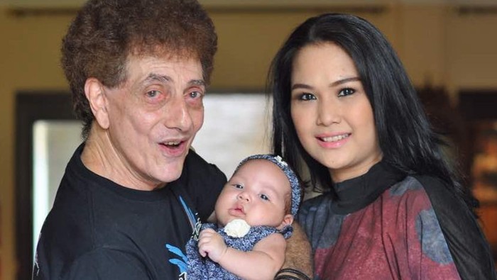 Ahmad Albar dan keluarganya