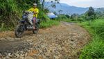 Jalan Perbatasan Lebak-Bogor Rusak