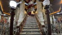 Tak lepas dari semangat kemerdekaan RI, Bajra Sandhi juga mencerminkan jiwa nasionalisme. Monumen ini memiliki 17 buah anak tangga Kori Agung (pintu utama), 8 buah tiang Agung yang terdapat dalam gedung, dan tinggi monumen dari dasar sampai puncak 45 meter.