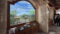 Penyampaian kisah heroisme dari perjuangan Rakyat Bali semakin klop dengan adanya 33 diorama di lantai 2 monumen ini. Diorama ini menyajikan dan menggambarkan adegan atau proses masa kehidupan masyarakat Bali secara 3 dimensi. Diawali dengan masa pra sejarah hingga masa perjuangan kemerdekaan.