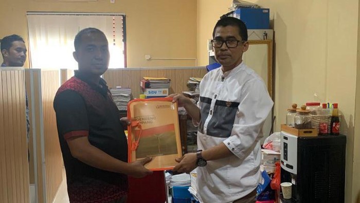 Bawaslu Sidrap menyerahkan berkas kasus dugaan pelanggaran pidana pemilu ke penyidik kepolisian.