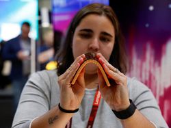 Deretan Gadget Canggih dan Unik yang Tampil Di MWC 2024