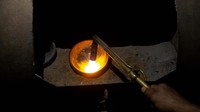 Mereka mampu menghasilkan 10-12 gram emas per satu kali proses penambangan yang memakan waktu 3-4 hari. 