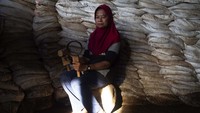 Tidak ada pengelolahan khusus dari negara maupun perusahaan tertentu, namun telah memiliki izin Wilayah Pertambangan Rakyat sejak tahun 2015. 