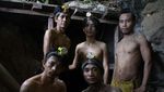 Potret Penambang Berburu Emas di Tanah Obi