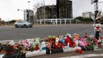 Bunga hingga Boneka Kenang Korban Kebarakan Apartemen di Valencia