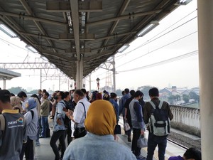Mengimbangi Kenaikan UMP 2025