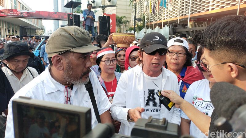 Demonstrasi depan Bawaslu RI, 27 Februari 2024. (Tina Susilawati/detikcom)
