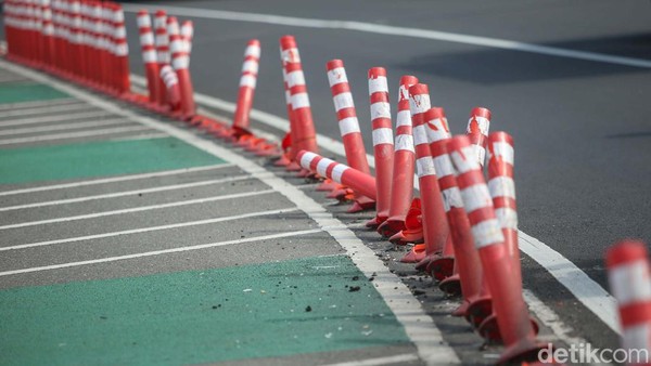 Duh! Stick Cone di Flyover Kuningan Rusak