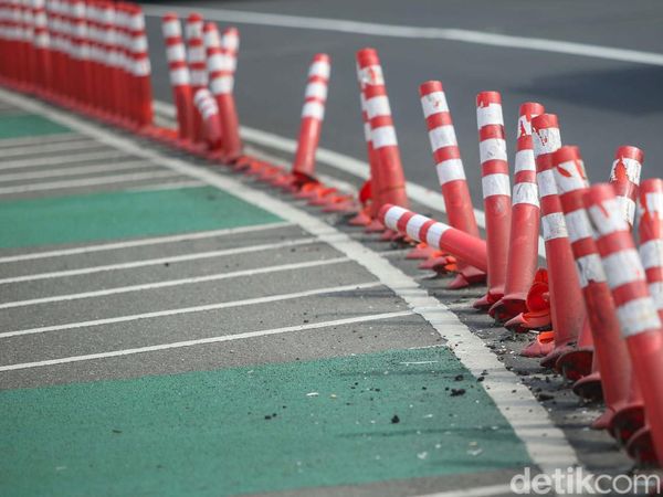 Duh! Stick Cone di Flyover Kuningan Rusak