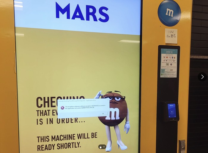 Duh! Vending Machine Cokelat Diangkut Gegara Pakai Sensor Wajah