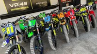 Para pebalap akademi yang latihan di sini kebanyakan memilih menggunakan flat track dengan paduan motor supermoto. Foto: Luthfi Anshori/detikOto