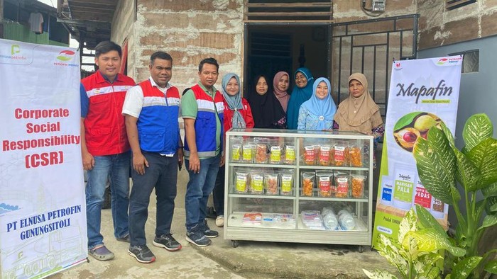 Fokus Pemberdayaan Masyarakat dan Pengurangan Emisi Karbon Elnusa Petrofin lanjutkan program pemberdayaan masyarakat dan penghijauan. Hal ini gua mendorong pertumbuhan ekonomi lokal dan pengurangan emisi karbon.