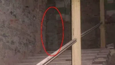 Foto Diduga Hantu yang Terabadikan Kamera, Bikin Takut Melihatnya