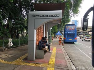 Komentar Warga soal Wajah Baru Halte Masjid Istiqlal: Lebih Bagus, tapi...