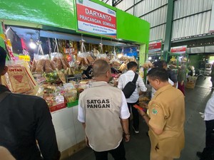 Pedagang dan Pembeli Keluhkan Seretnya Pasokan Beras Bulog di Kota Malang