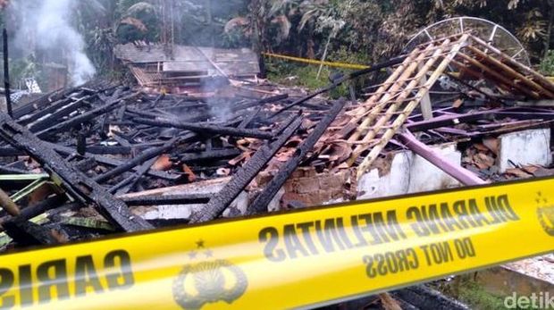 Kebakaran di Sukasirna, Sukabumi yang dipicu oleh ayah yang bunuh diri sambil membawa istri dan anaknya