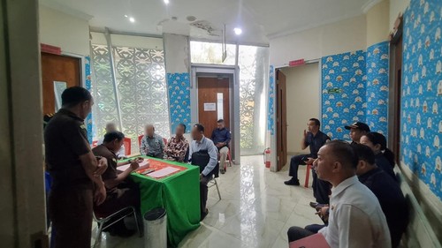 Kejaksaan Negeri Manggarai menerima penyerahan tersangka tindak pidana pemilu Damu Damianus.