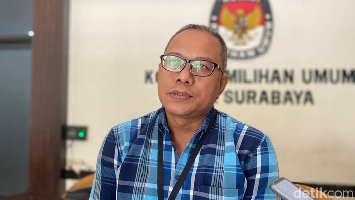 Komisioner Divisi Teknis Penyelenggaraan KPU Surabaya Suprayitno.