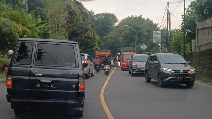 Kondisi lalin di jalan Jogja-Wonosari, Selasa (27/2/2024) sore.
