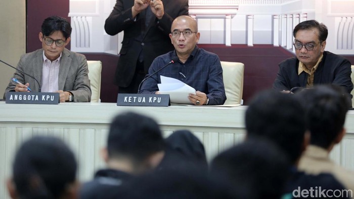 KPU Akan Gelar Pemilihan Ulang di Kuala Lumpur Malaysia KPU akan menggelar pemungutan suara ulang (PSU) di Kuala Lumpur, Malaysia. Metodenya kotak suara keliling (KSK) dan Tempat Pemungutan Suara (TPS).