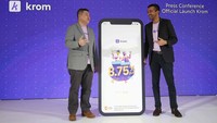 Abhijay Sethia, Chief Srategy Officer Kredivo Grup dan Anton Hermawan, Presiden Direktur PT Krom Bank Indonesia melakukan peluncuran bank digital Krom di Jakarta, Selasa (27/2/2024).