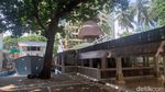 Potret Masjid Perahu di Tebet, Ada Sekilo Emas di Puncak Kubahnya!