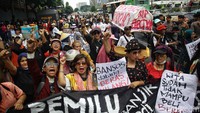 Masing-masing membawa isu terkait hasil sementara Pileg dan Pilpres. 