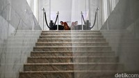 Belajar fotografi refleksi dapat dilakukan di tempat umum.  