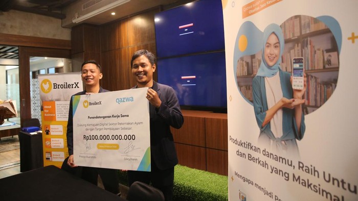 Mendukung Transformasi Digital Peternak Ayam Indonesia Pada Selasa (27/2/24), Qazwa bersama BroilerX secara resmi melakukan kerja sama untuk dukung transformasi digital melalui pembiayaan syariah dengan target sebesar Rp100 miliar kepada para peternak ayam binaan BroilerX. Pembiayaan ini akan menyasar para peternak ayam yang tersebar di Daerah Istimewa Yogyakarta (DIY), Jawa Tengah, Jawa Timur, Lombok, Bali, bahkan Kalimantan Timur dengan akses permodalan hingga Rp300 juta per peternak melalui proses crowdfunding pada aplikasi Qazwa.
