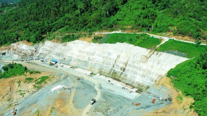 Mengintip Budong-Budong, Bendungan Pertama di Sulawesi Barat Kementerian PUPR tengah membangun Bendungan Budong-Budong di Kabupaten Mamuju Tengah, Provinsi Sulawesi Barat. Bendungan ini masuk dalam daftar Proyek Strategis Nasional (PSN) dan yang pertama di Sulbar.