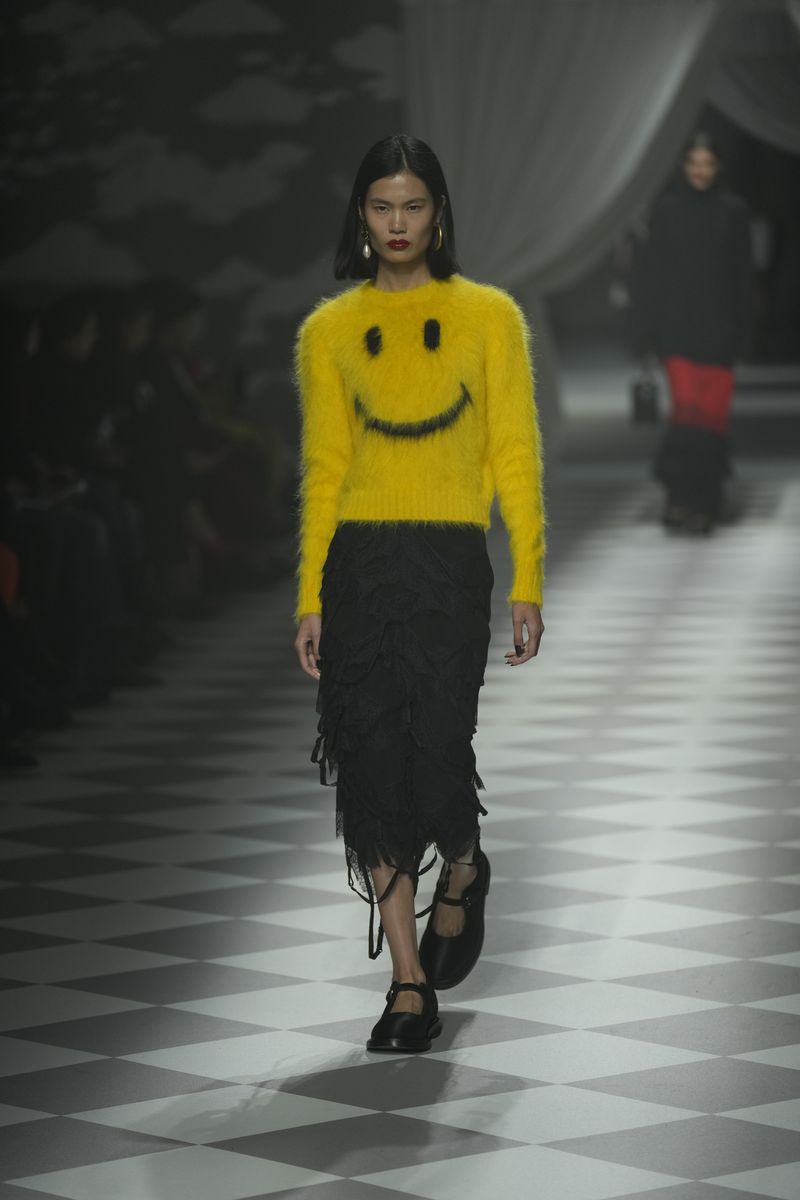 Moschino Women Fall-Winter 2024 A model wears a creation as part of the Moschino women's Fall-Winter 2024-25 collection presented in Milan, northern Italy, Thursday, Feb. 22, 2024. (AP Photo/Antonio Calanni)