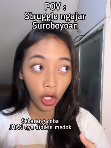Tak seperti influencer lain yang lebih senang menunjukkan aksen kebarat-baratan, Natasha Keniraras justru bangga dengan logat medok Suroboyoan. Siapa sebenarnya Natasha Keniraras?