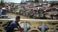 Dewan Perwakilan Rakyat Daerah (DPRD) menyetujui anggaran diajukan Pemerintah Provinsi (Pemprov) DKI Jakarta untuk menyelesaikan proyek normalisasi Sungai Ciliwung sepanjang 17 kilometer (km).  