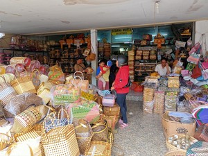 Pedagang Alat Upacara di Bali Panen Cuan Menjelang Hari Raya Galungan