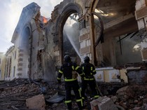 Penampakan Stasiun Kereta Api Ukraina Hancur Dihantam Rudal Rusia