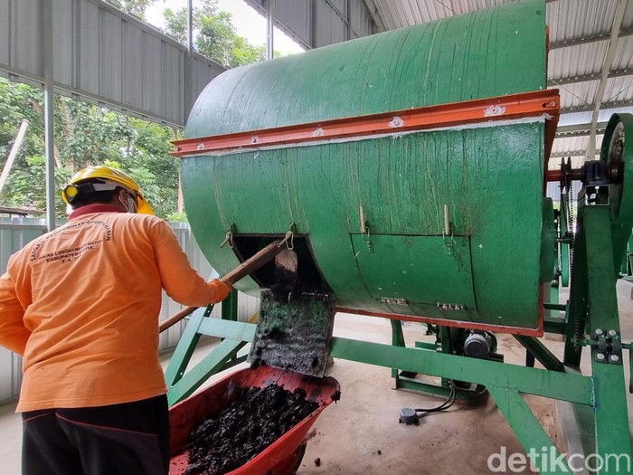 Pengolahan sampah di Intermediate Treatment Facility (ITF) Pasar Niten, Kabupaten Bantul, DIY, Selasa (27/2/2024).
