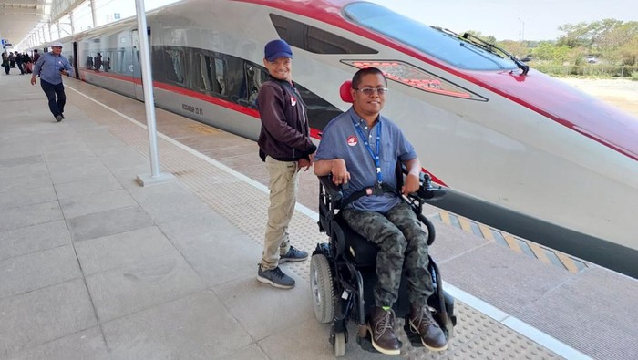 Penumpang Prioritas Whoosh Didampingi Petugas Sampai Tujuan KCIC memiliki prosedur khusus dalam menangani penumpang prioritas atau key passenger. Hal tersebut untuk memastikan Whoosh dapat dinikmati semua kalangan.